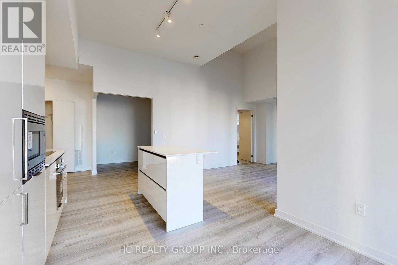 608 - 238 Simcoe Street W, Toronto, Ontario  M5T 3B9 - Photo 8 - C12422026