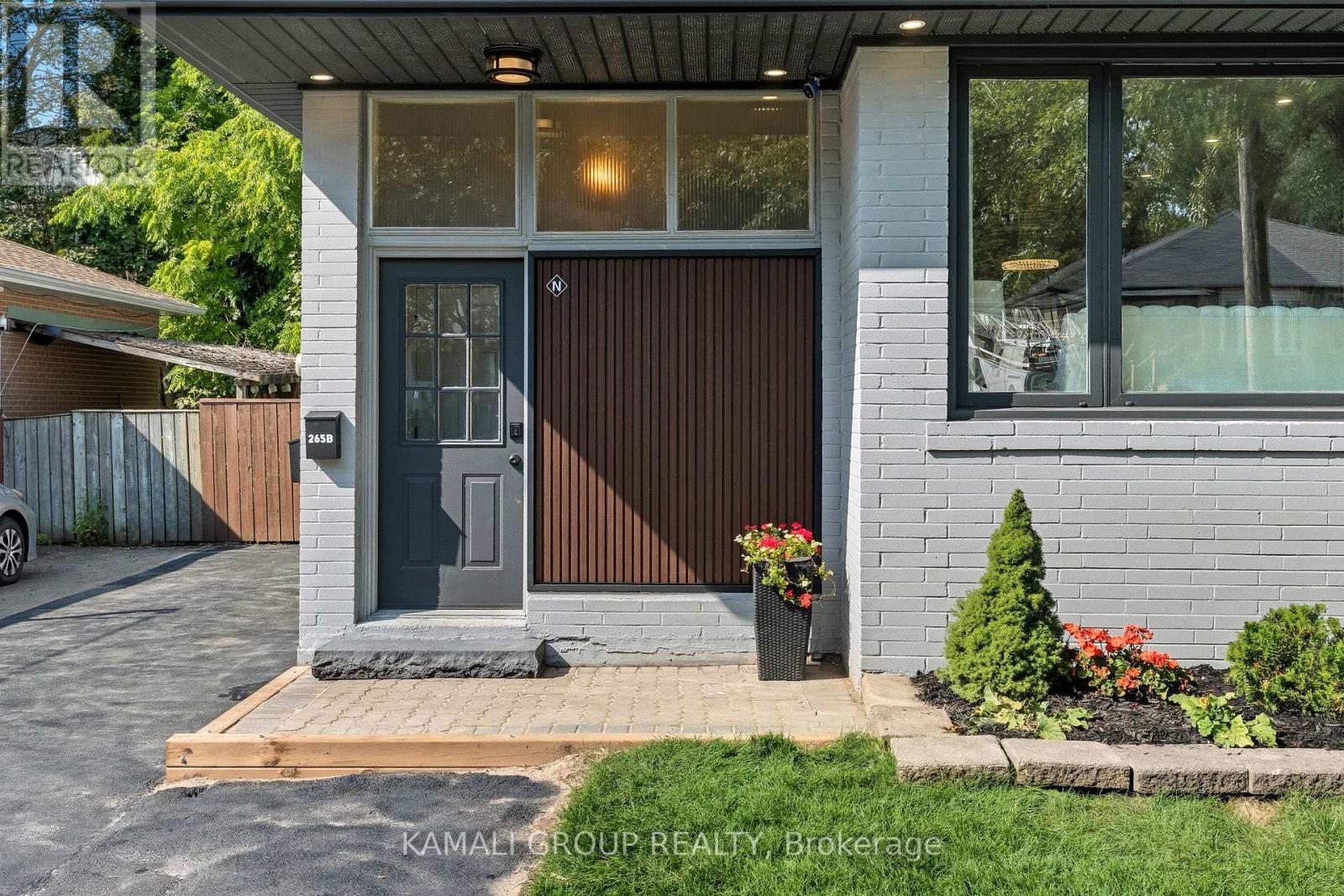 265 Penn Avenue, Newmarket, Ontario  L3Y 2S4 - Photo 2 - N12394189
