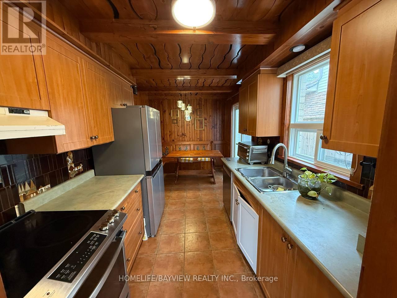 163 Weldrick Road W, Richmond Hill, Ontario  L4C 5R7 - Photo 7 - N12364635