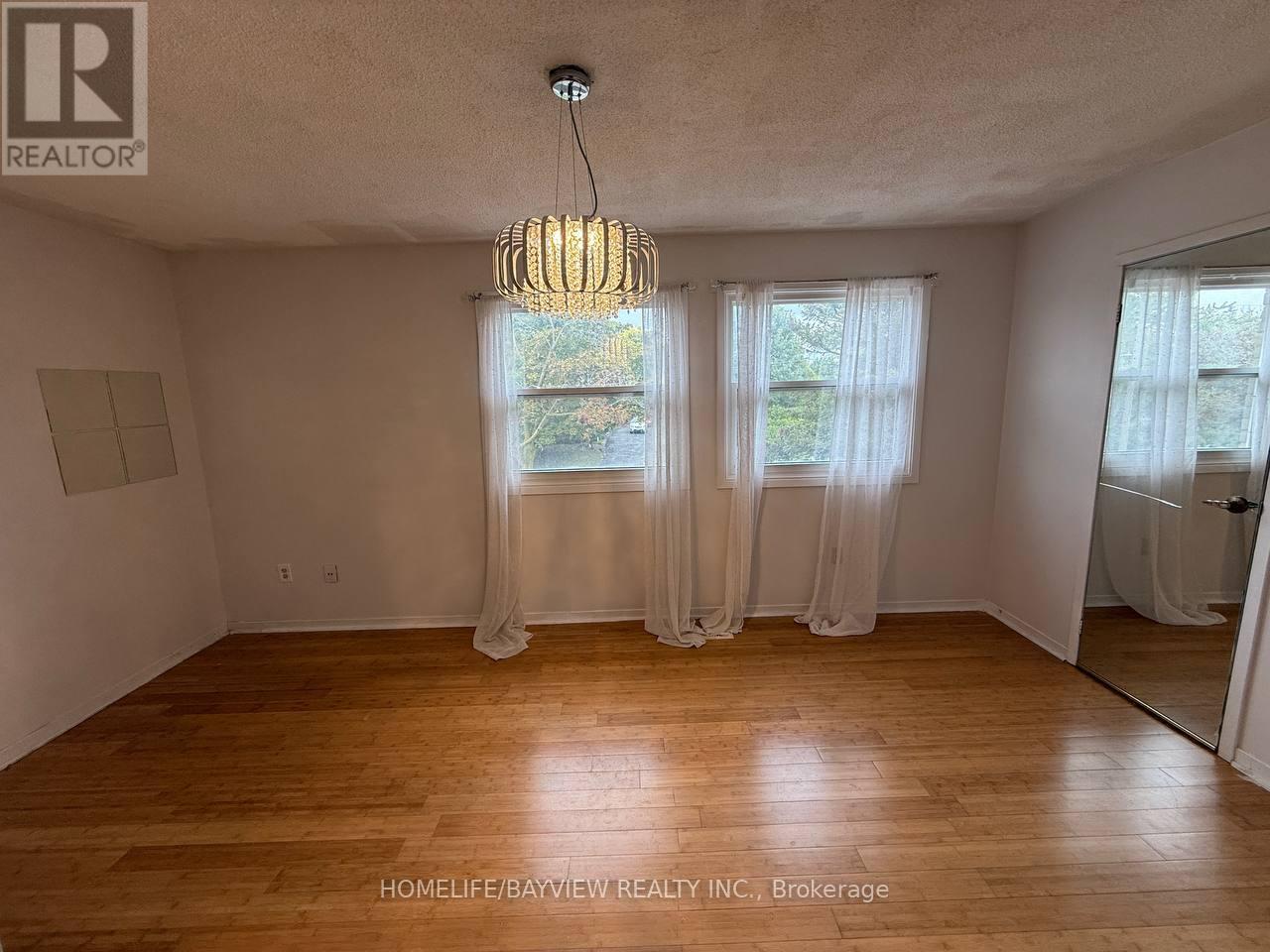 163 Weldrick Road W, Richmond Hill, Ontario  L4C 5R7 - Photo 9 - N12364635