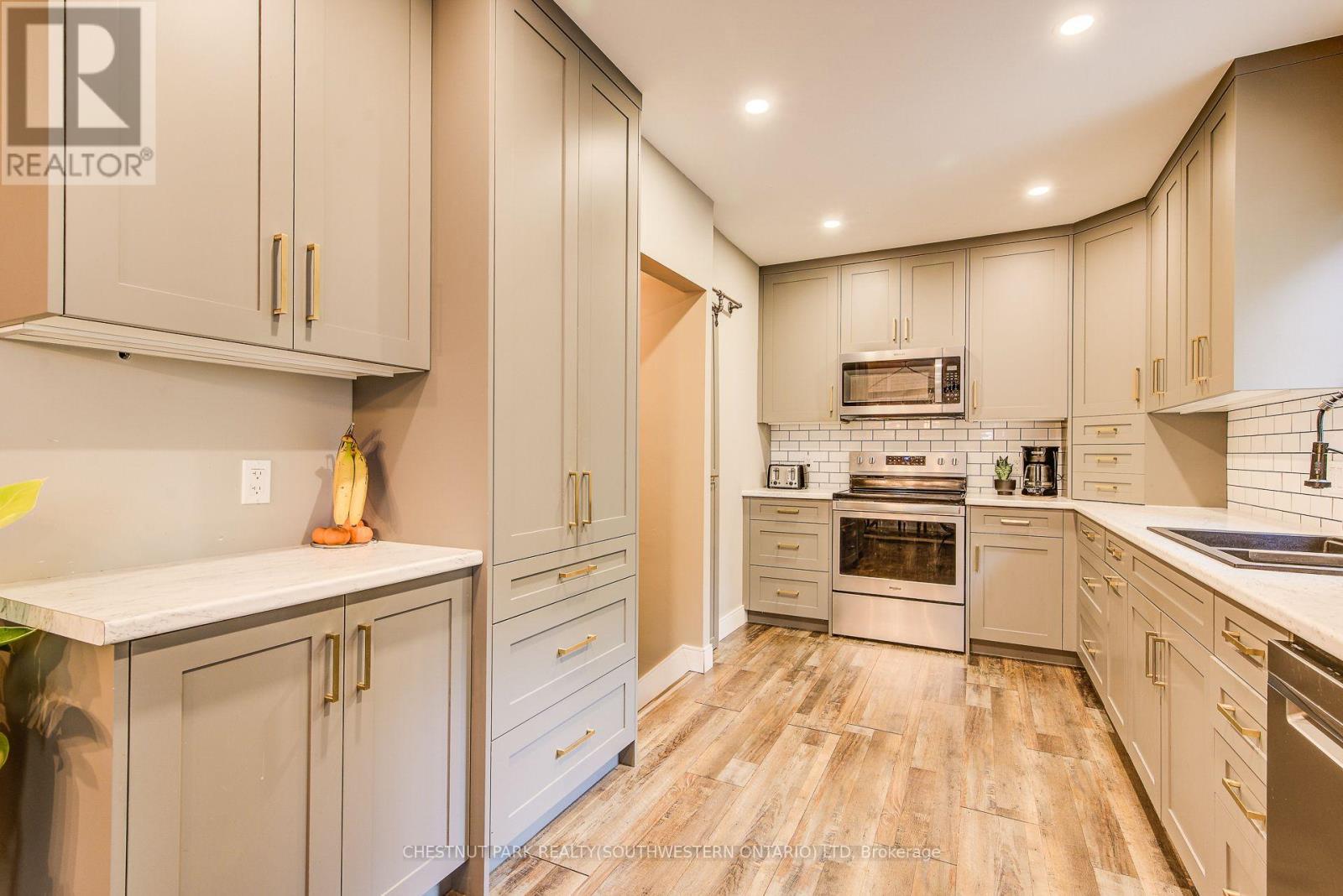 1105 Queen's Bush Road, Wellesley, Ontario  N0B 2T0 - Photo 11 - X12423818