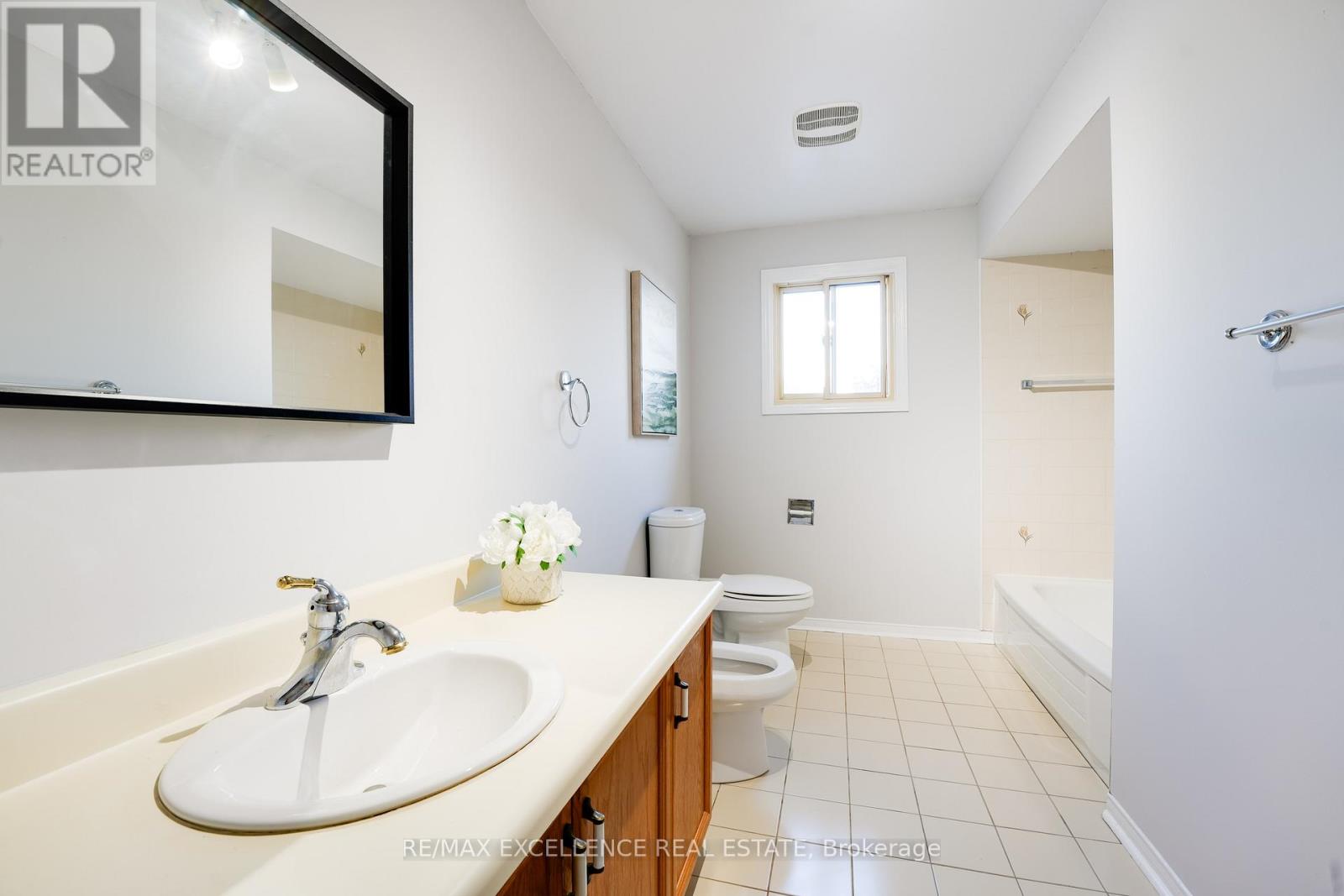 99 Castlehill Road, Brampton, Ontario  L6X 4C3 - Photo 29 - W12417623