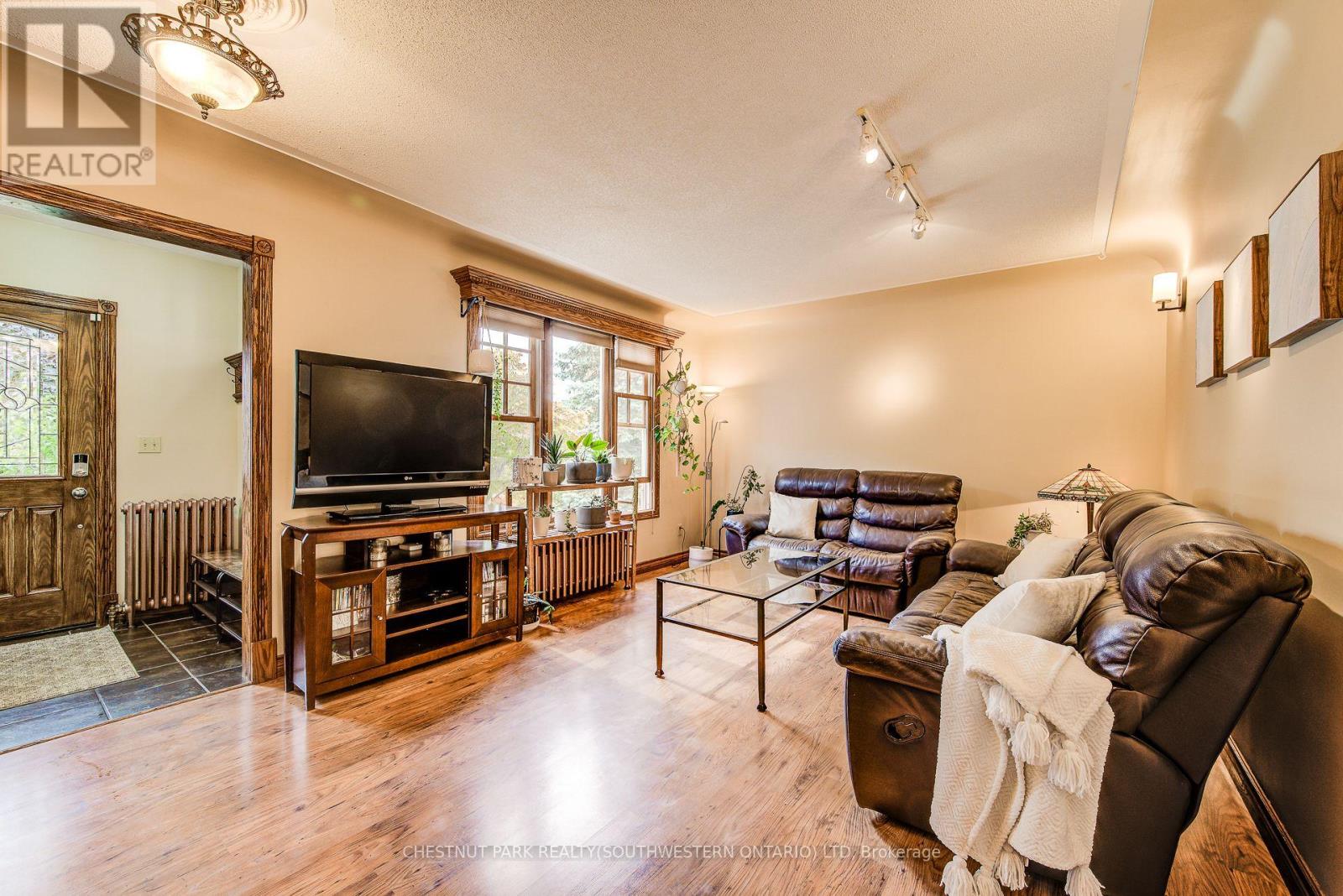 1105 Queen's Bush Road, Wellesley, Ontario  N0B 2T0 - Photo 5 - X12423818