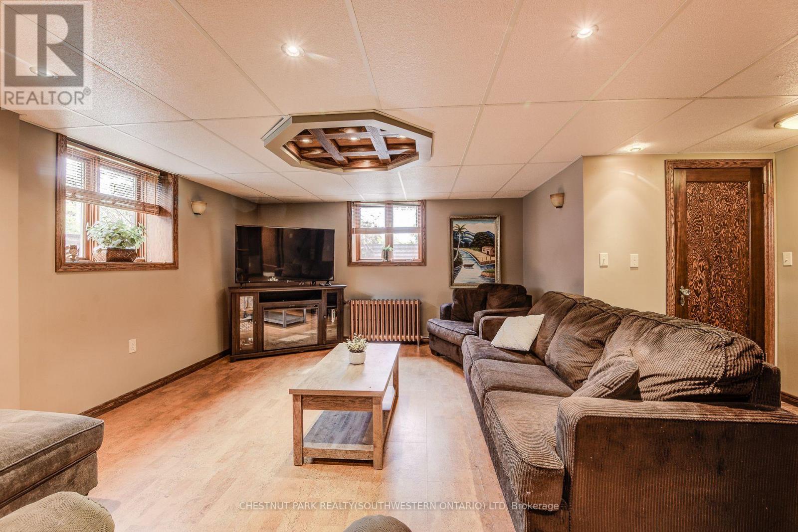 1105 Queen's Bush Road, Wellesley, Ontario  N0B 2T0 - Photo 34 - X12423818