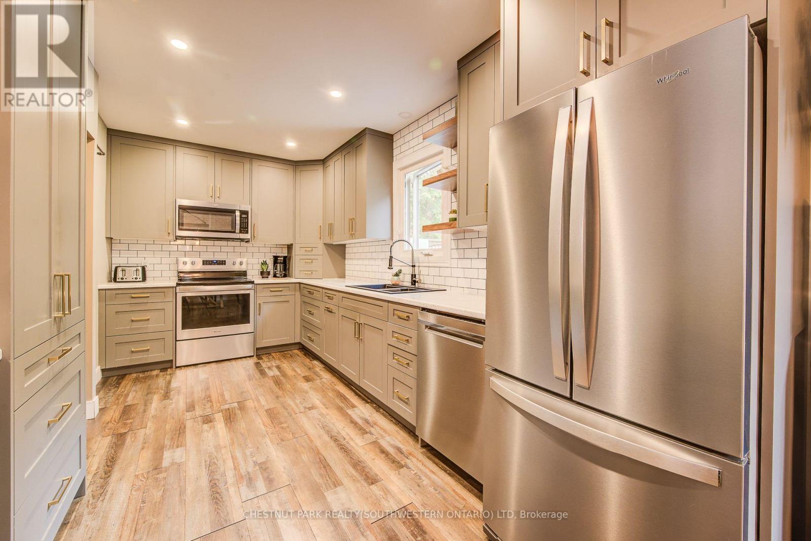 1105 Queen's Bush Road, Wellesley, Ontario  N0B 2T0 - Photo 10 - X12423818