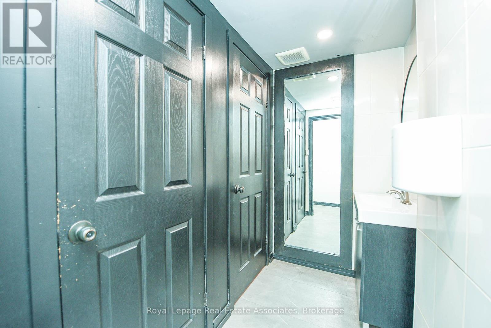 566 Queen Street W, Toronto (Kensington-Chinatown), Ontario  M5V 2B5 - Photo 18 - C12424112