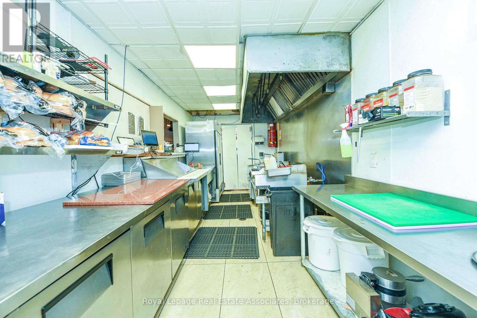 566 Queen Street W, Toronto (Kensington-Chinatown), Ontario  M5V 2B5 - Photo 5 - C12424112