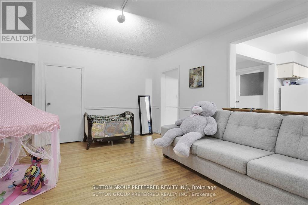 681 Colborne Street, London East, Ontario  N6A 3Z4 - Photo 3 - X12424166