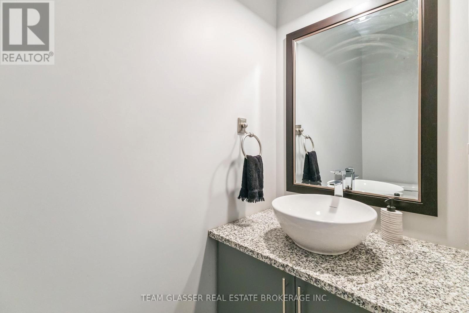 750 Hickorystick Key, London North, Ontario  N6G 0M9 - Photo 8 - X12424173