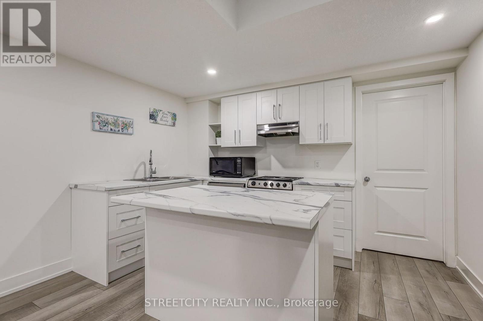 1536 Twilite Boulevard, London North, Ontario  N6G 3P2 - Photo 17 - X12424176