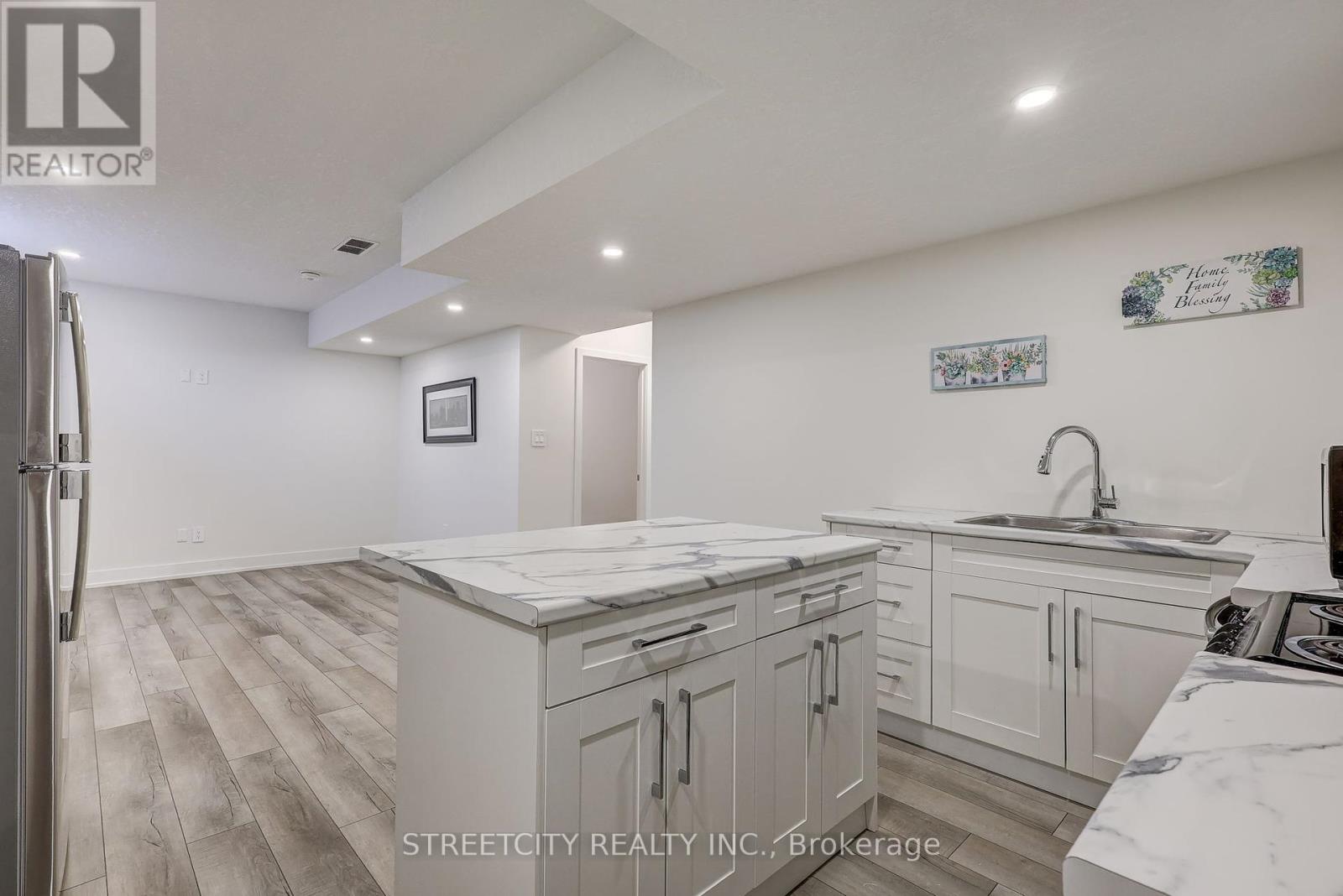 1536 Twilite Boulevard, London North, Ontario  N6G 3P2 - Photo 19 - X12424176