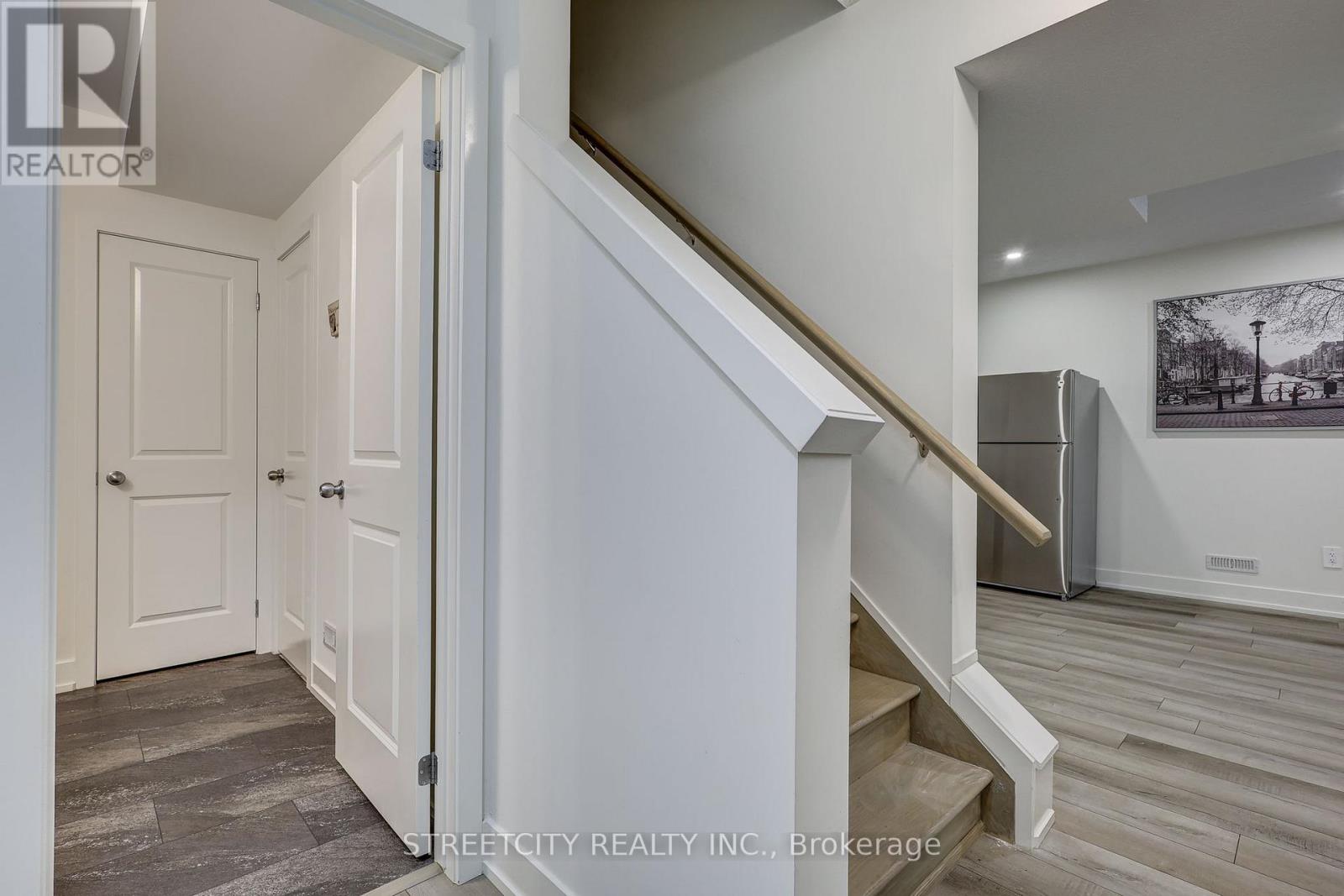 1536 Twilite Boulevard, London North, Ontario  N6G 3P2 - Photo 5 - X12424176