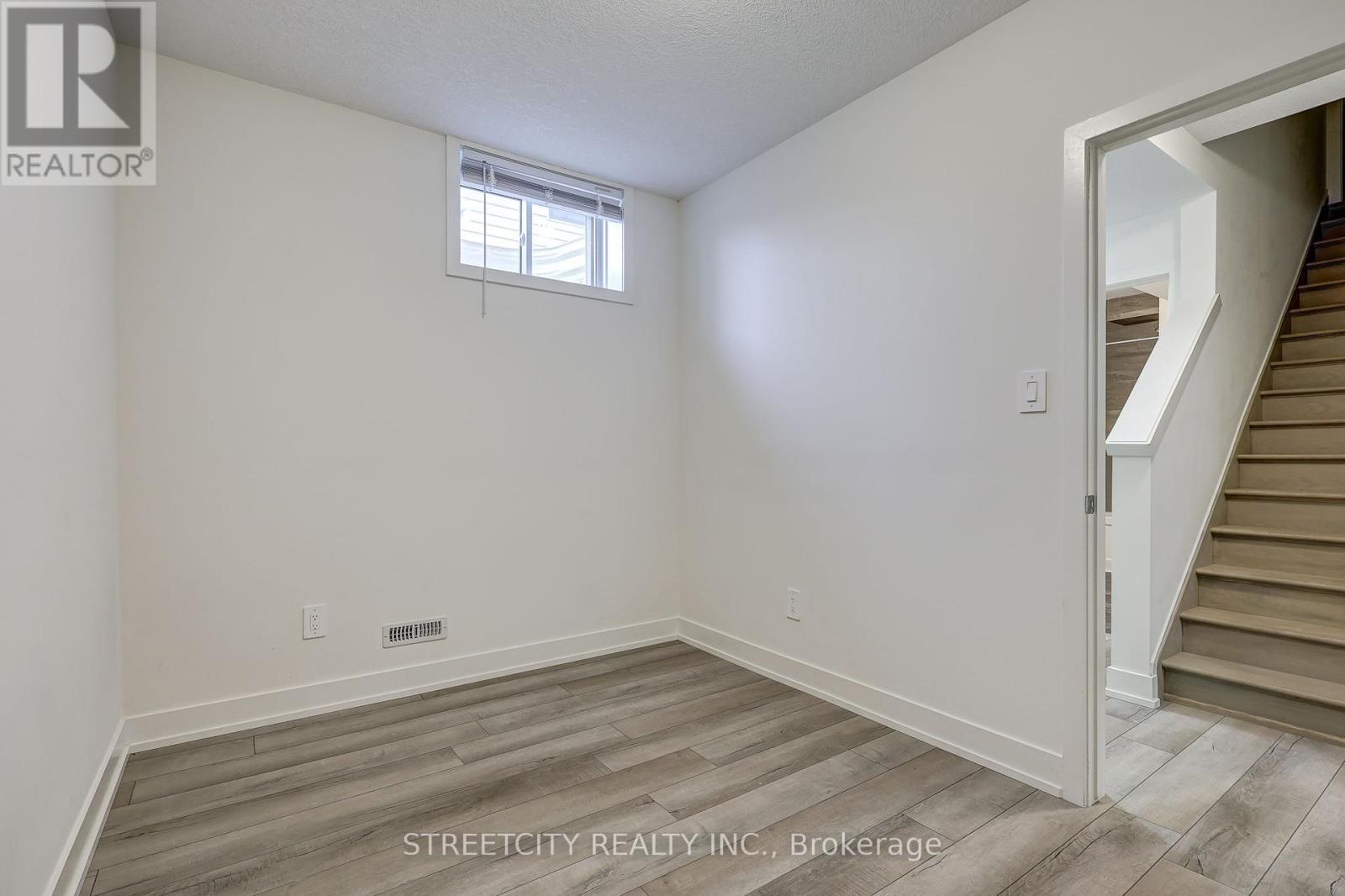 1536 Twilite Boulevard, London North, Ontario  N6G 3P2 - Photo 8 - X12424176
