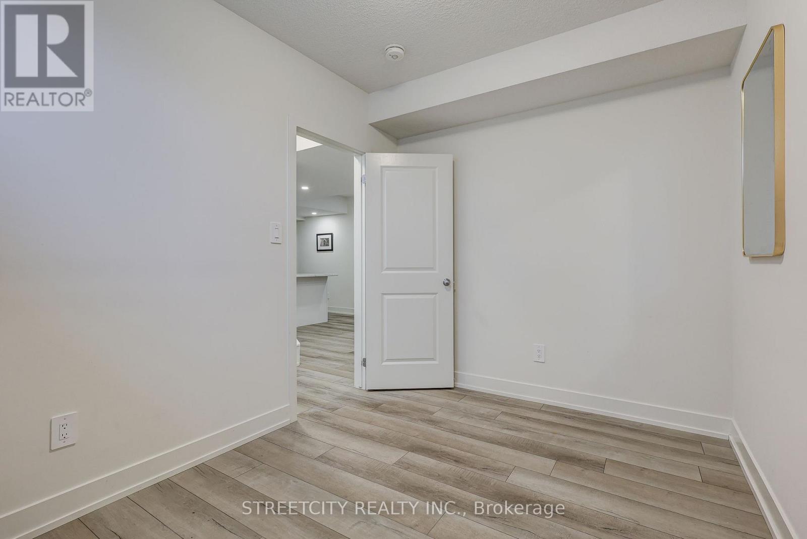 1536 Twilite Boulevard, London North, Ontario  N6G 3P2 - Photo 9 - X12424176