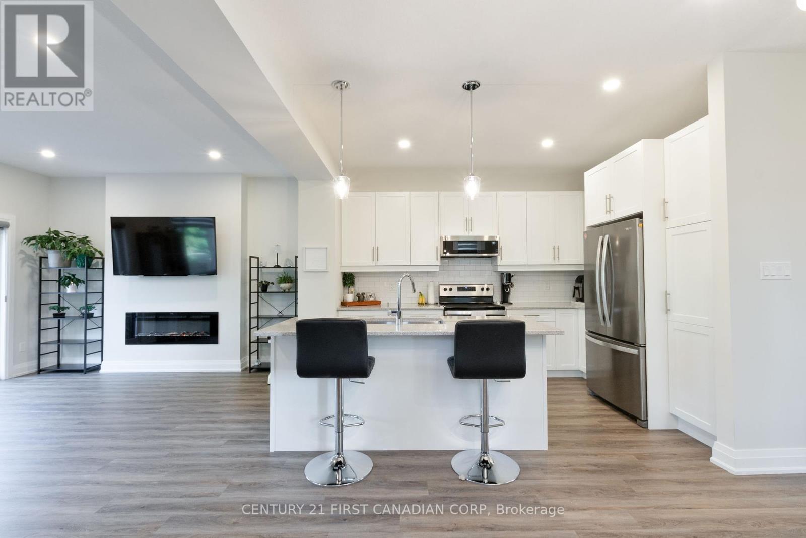 31 - 101 Swales Avenue, Strathroy-Caradoc, Ontario  N7G 0C1 - Photo 10 - X12424245