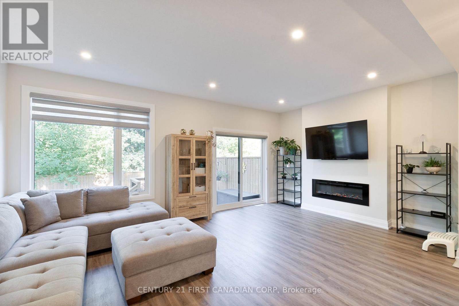 31 - 101 Swales Avenue, Strathroy-Caradoc, Ontario  N7G 0C1 - Photo 17 - X12424245