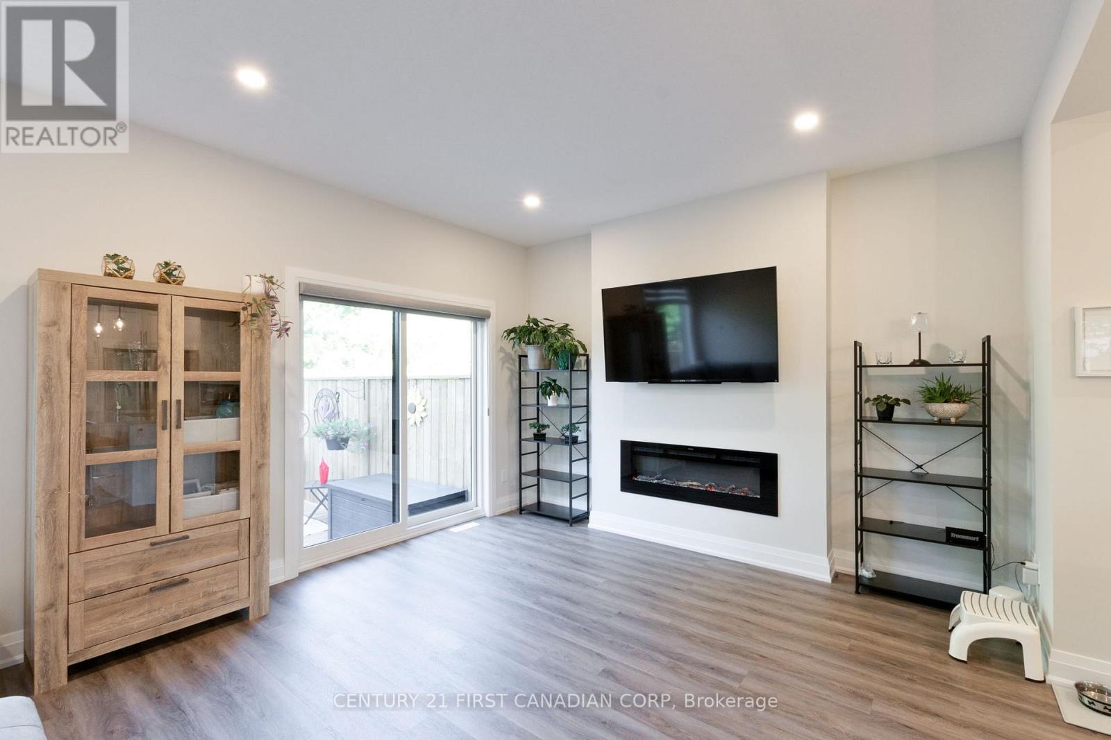 31 - 101 Swales Avenue, Strathroy-Caradoc, Ontario  N7G 0C1 - Photo 18 - X12424245