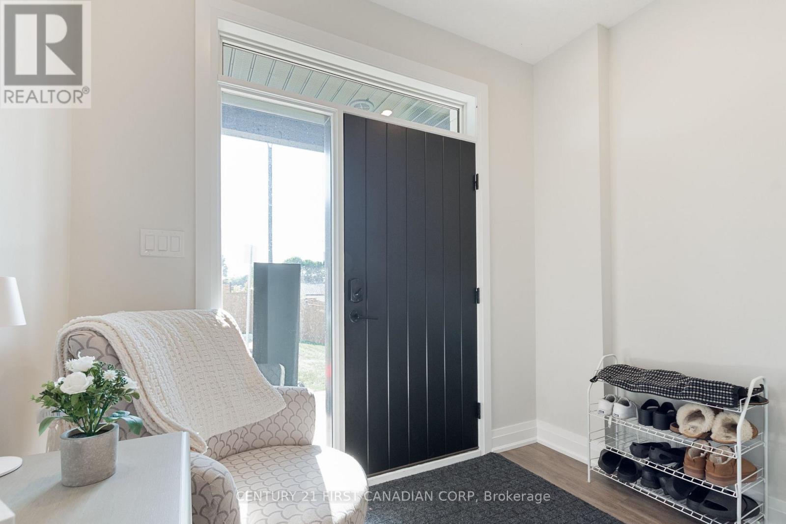 31 - 101 Swales Avenue, Strathroy-Caradoc, Ontario  N7G 0C1 - Photo 5 - X12424245