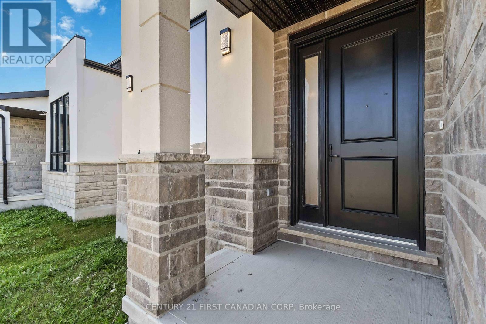 23 Greene Street, South Huron, Ontario  N0M 1S3 - Photo 4 - X12424251