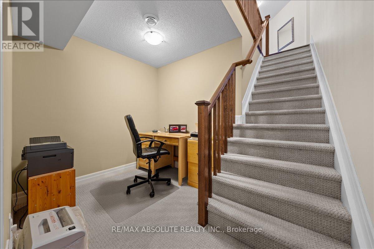 116 Elfin Grove, Ottawa, Ontario  K2V 0B7 - Photo 23 - X12424192