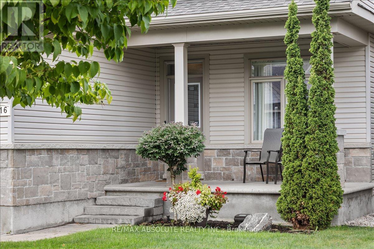 116 Elfin Grove, Ottawa, Ontario  K2V 0B7 - Photo 3 - X12424192
