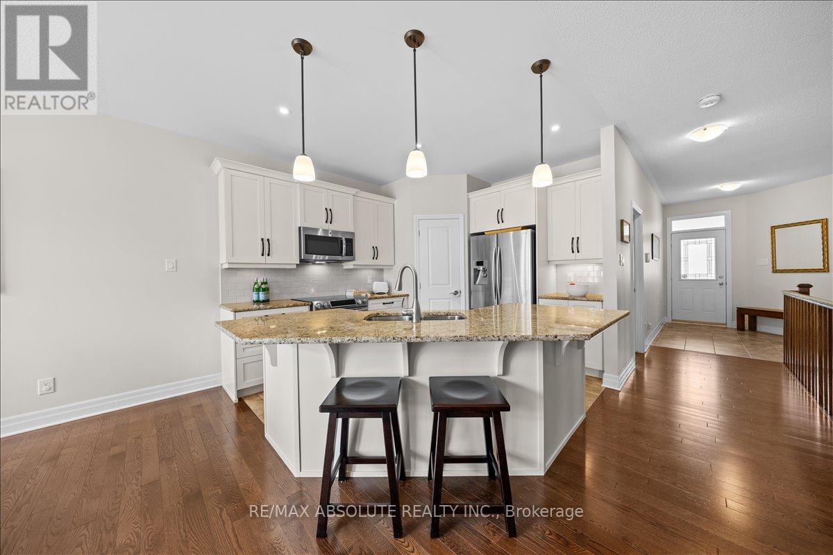 116 Elfin Grove, Ottawa, Ontario  K2V 0B7 - Photo 5 - X12424192
