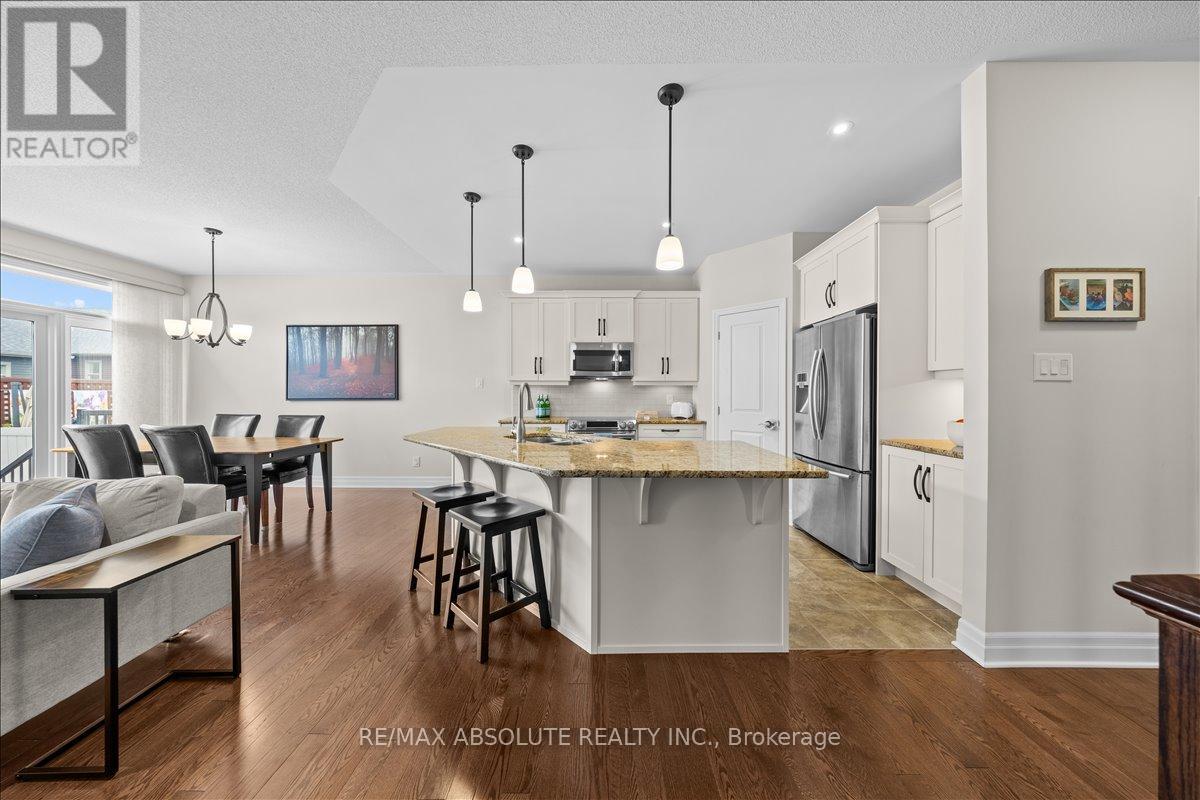 116 Elfin Grove, Ottawa, Ontario  K2V 0B7 - Photo 6 - X12424192