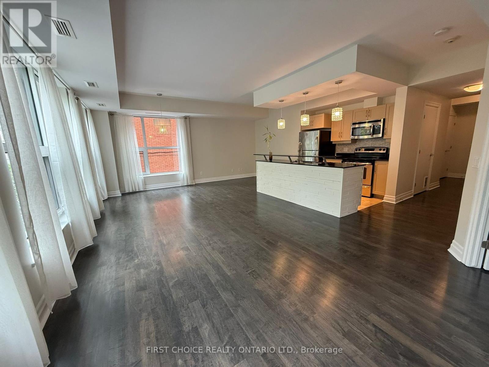 207 - 235 Kent Street, Ottawa, Ontario  K2P 0A5 - Photo 2 - X12424260