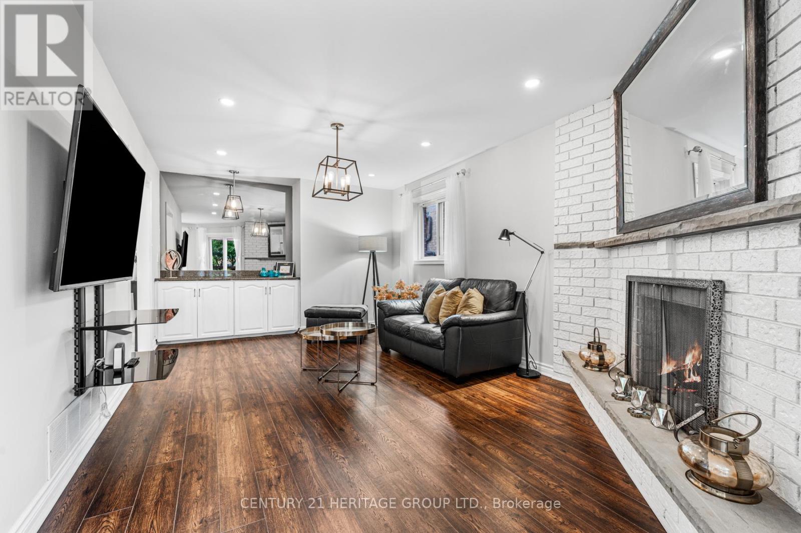 16 Wainwright Avenue, Richmond Hill, Ontario  L4C 5R5 - Photo 14 - N12424089