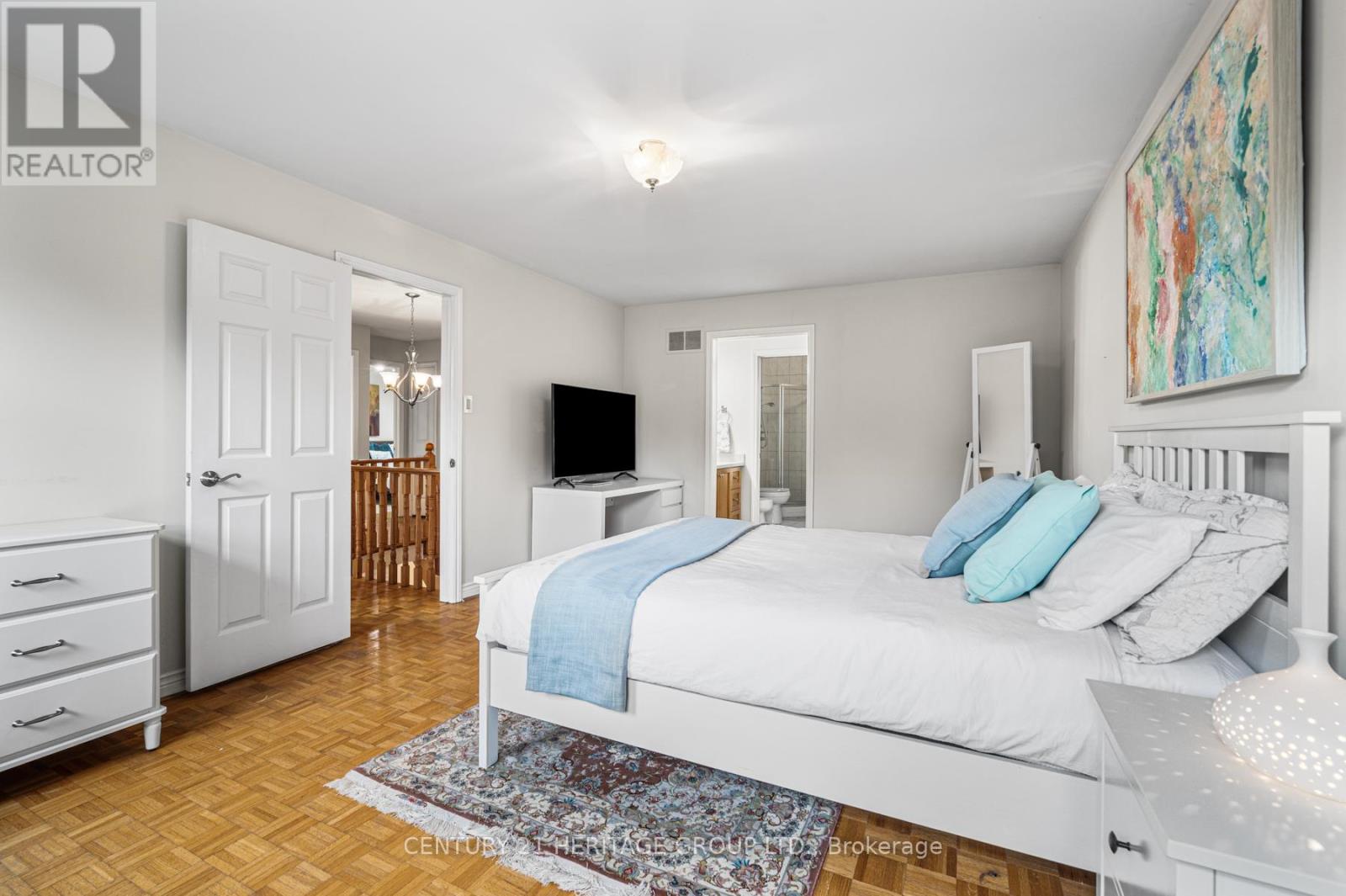 16 Wainwright Avenue, Richmond Hill, Ontario  L4C 5R5 - Photo 18 - N12424089