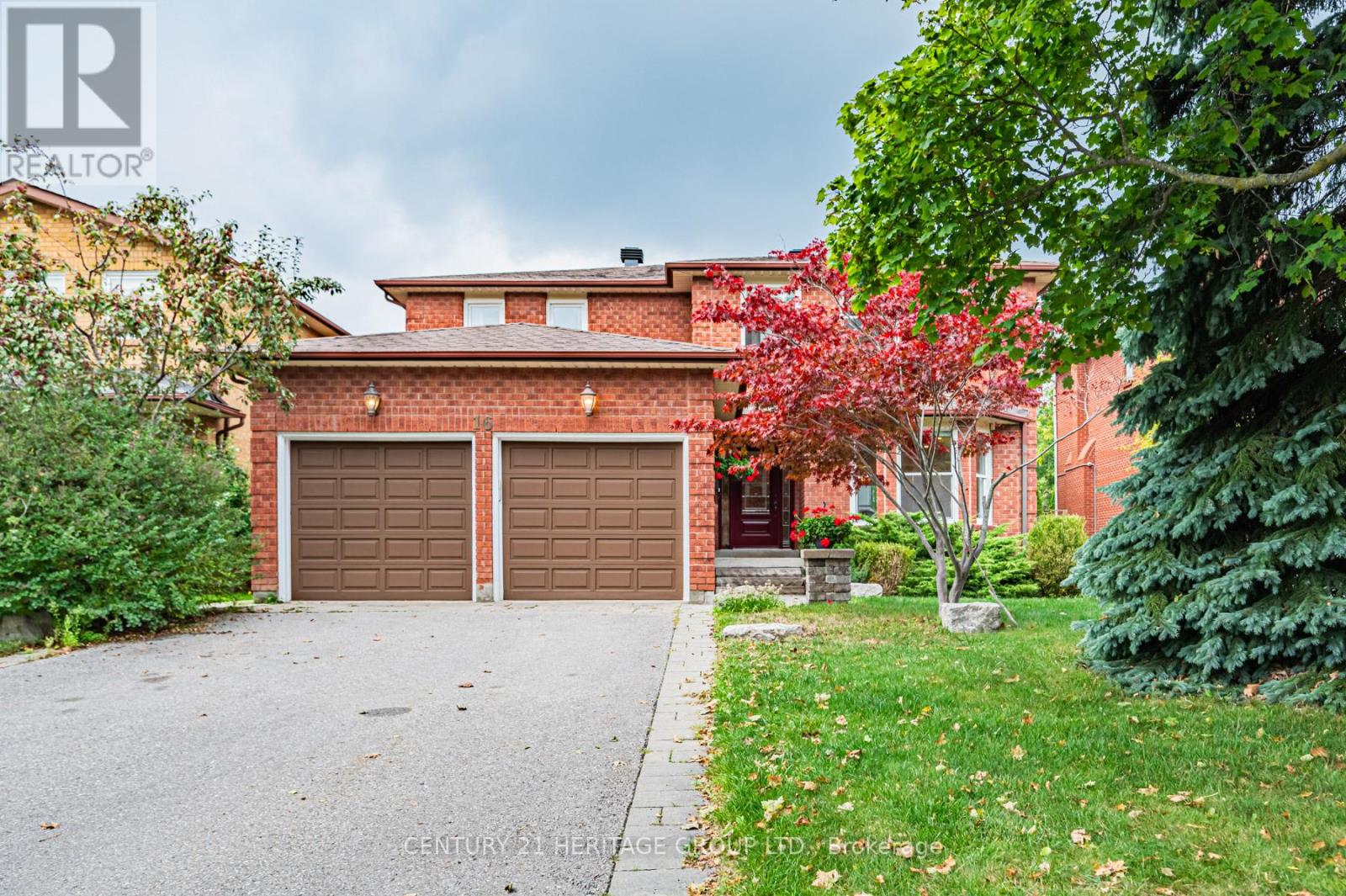 16 Wainwright Avenue, Richmond Hill, Ontario  L4C 5R5 - Photo 2 - N12424089