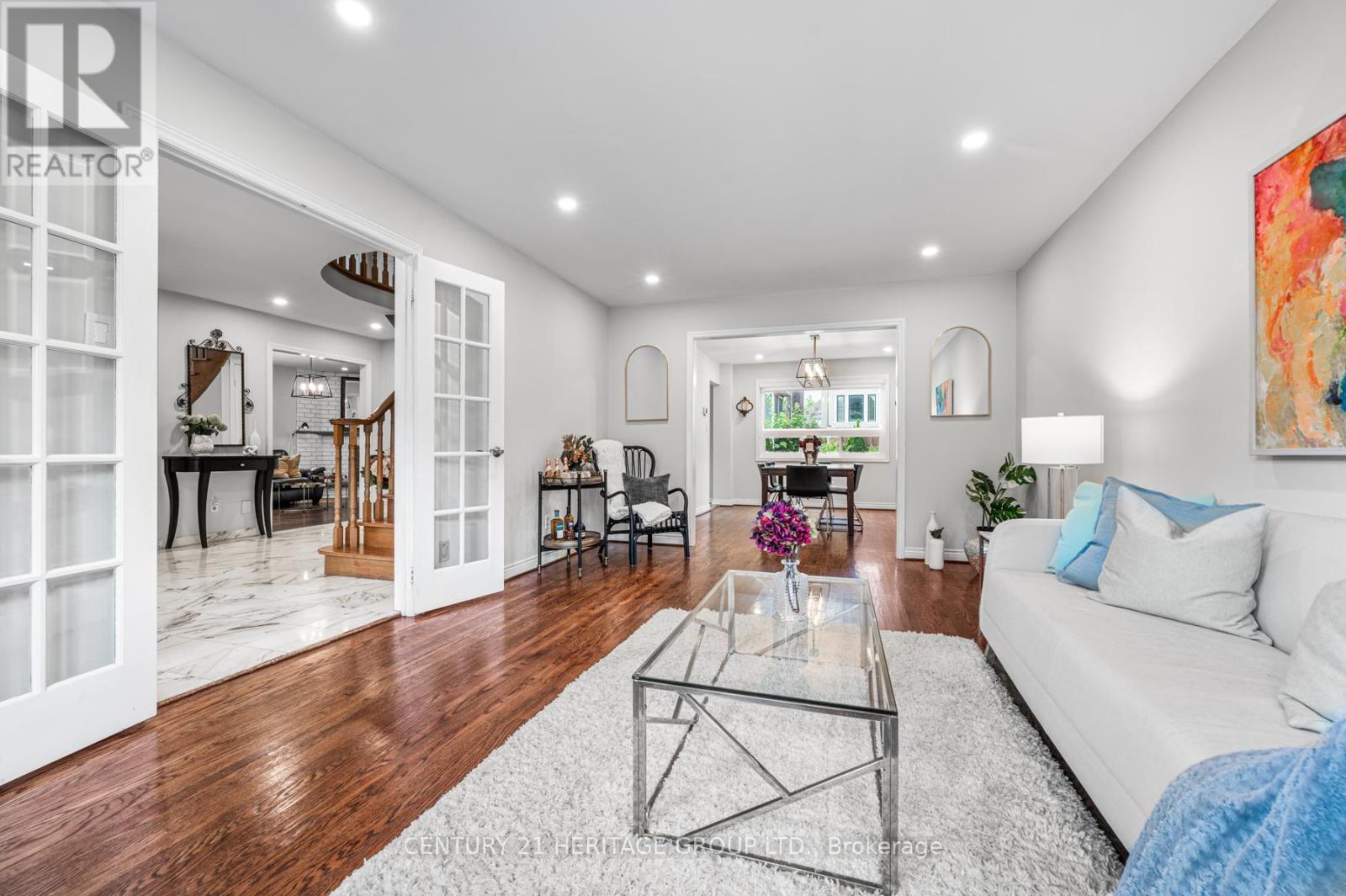 16 Wainwright Avenue, Richmond Hill, Ontario  L4C 5R5 - Photo 6 - N12424089