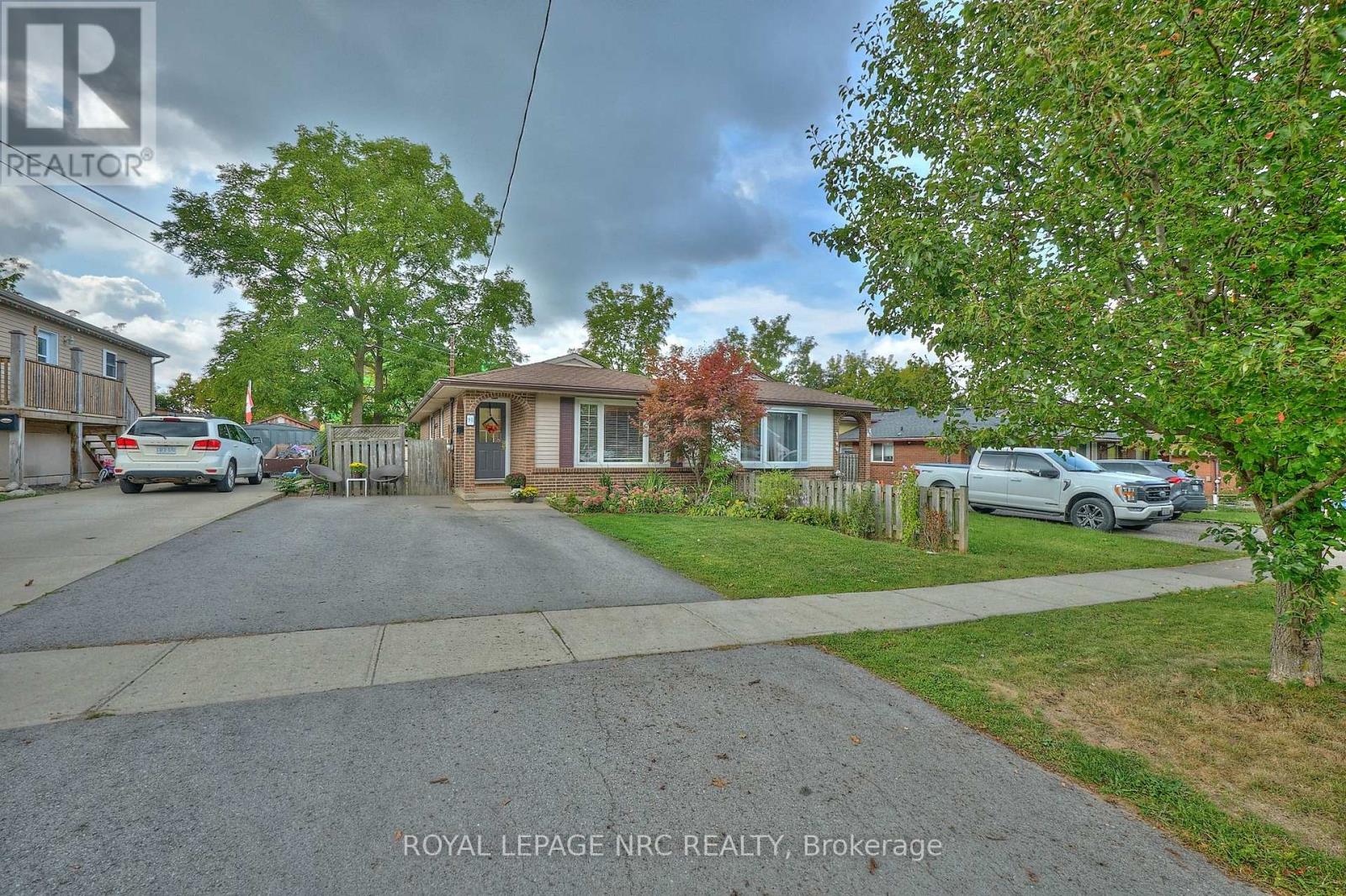 91 Chapel Street N, Thorold (Thorold Downtown), Ontario  L2V 2E5 - Photo 2 - X12424144