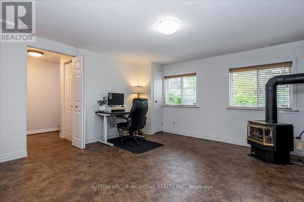 222 Huronia Road, Barrie (Painswick North), Ontario  L4N 8A7 - Photo 15 - S12424136