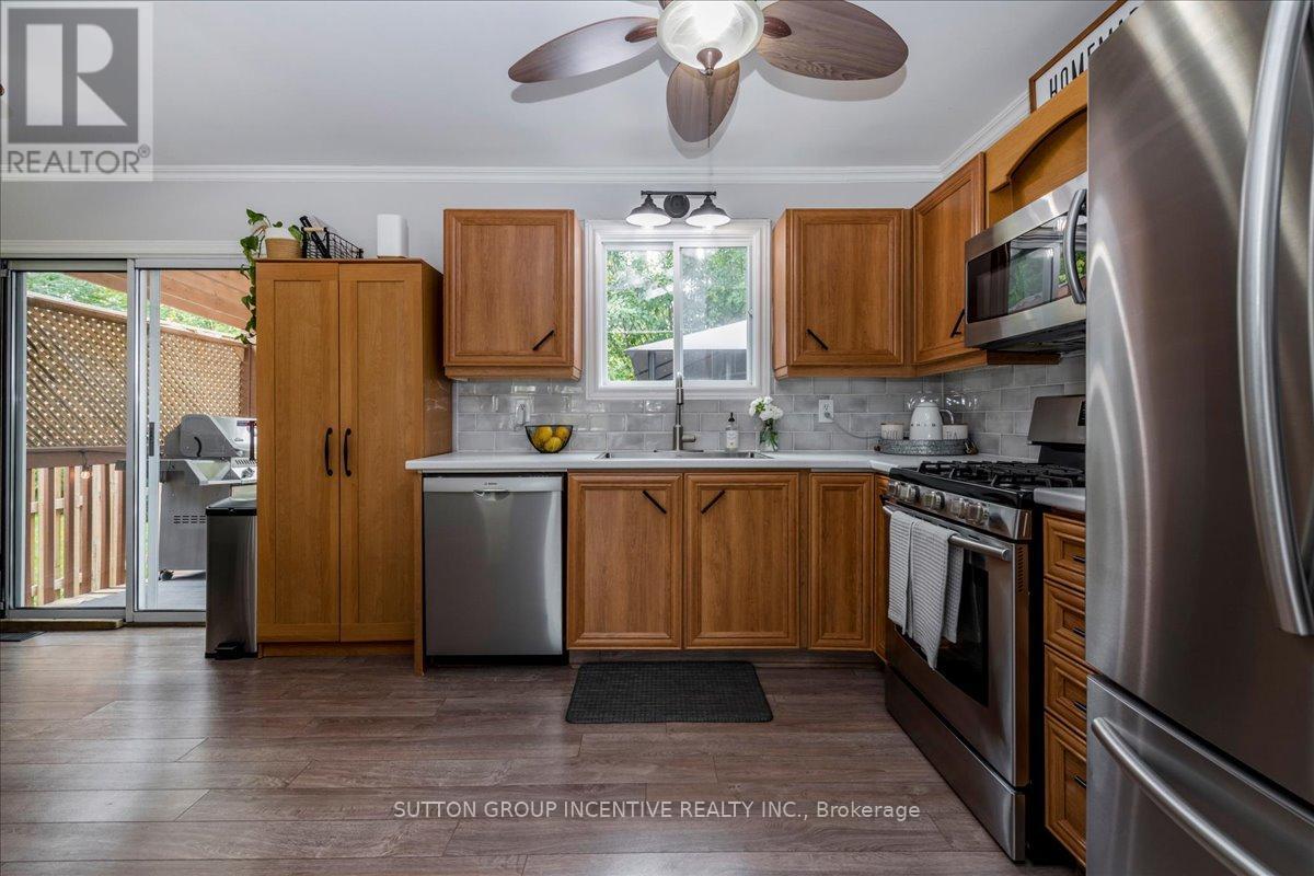 222 Huronia Road, Barrie (Painswick North), Ontario  L4N 8A7 - Photo 7 - S12424136