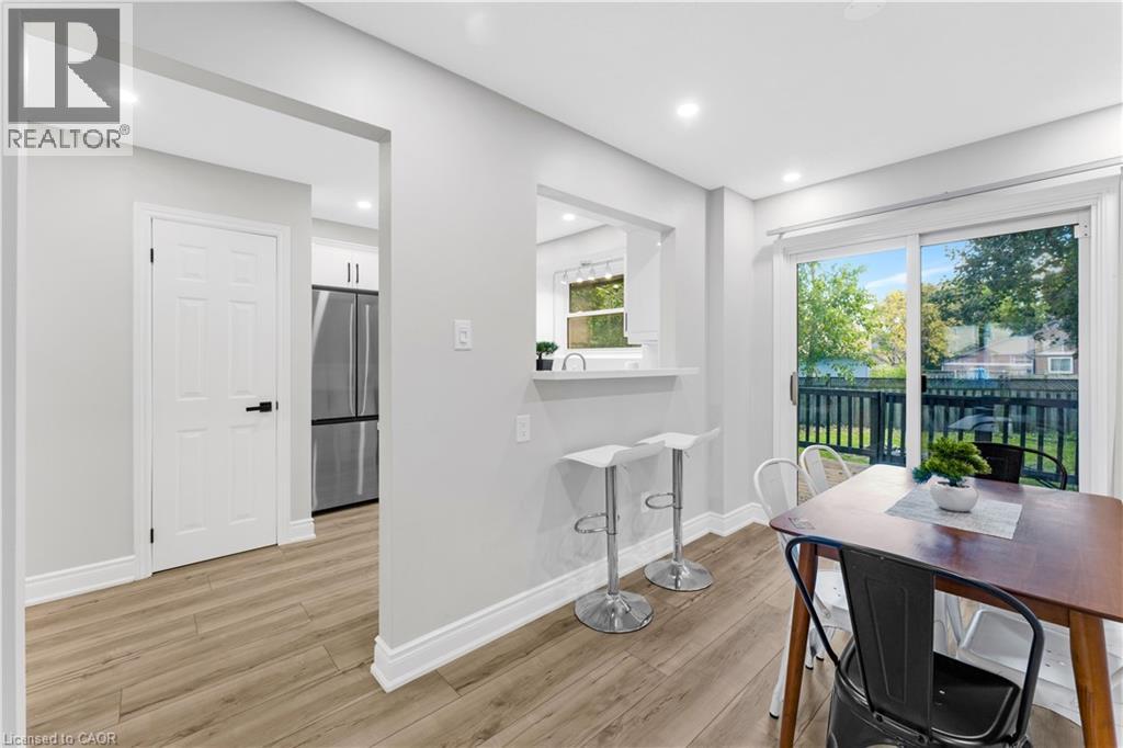2258 Manchester Drive, Burlington, Ontario  L7P 3W2 - Photo 7 - 40773269