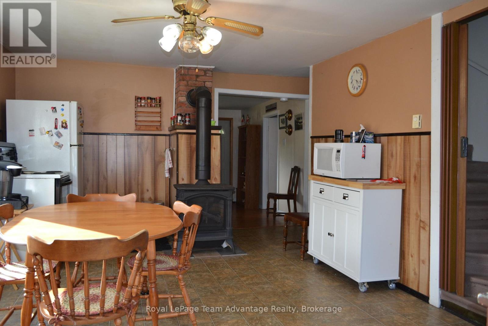 128 Eastside Drive, Parry Sound Remote Area, Ontario  P0G 1A0 - Photo 6 - X12424151