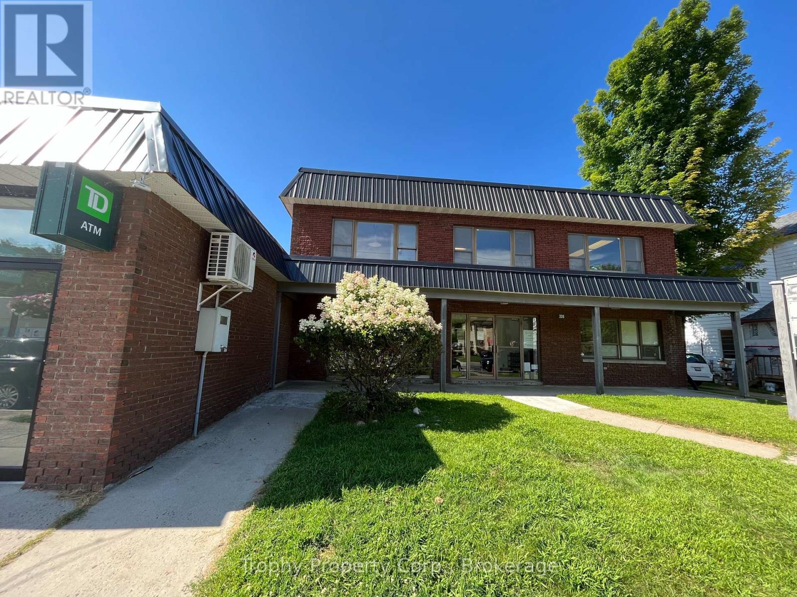 200 - 235 Highland Street, Dysart Et Al, Ontario  K0M 1S0 - Photo 2 - X12424171