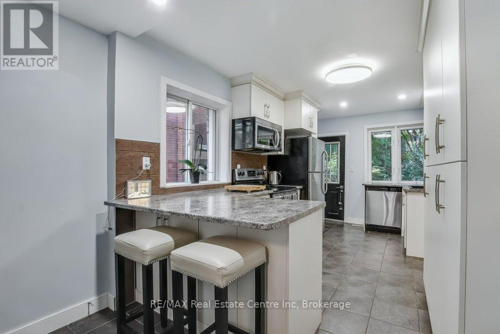 207 Waterloo Avenue, Guelph, Ontario  N1H 3J4 - Photo 6 - X12424209