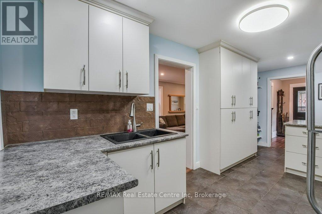 207 Waterloo Avenue, Guelph, Ontario  N1H 3J4 - Photo 9 - X12424209