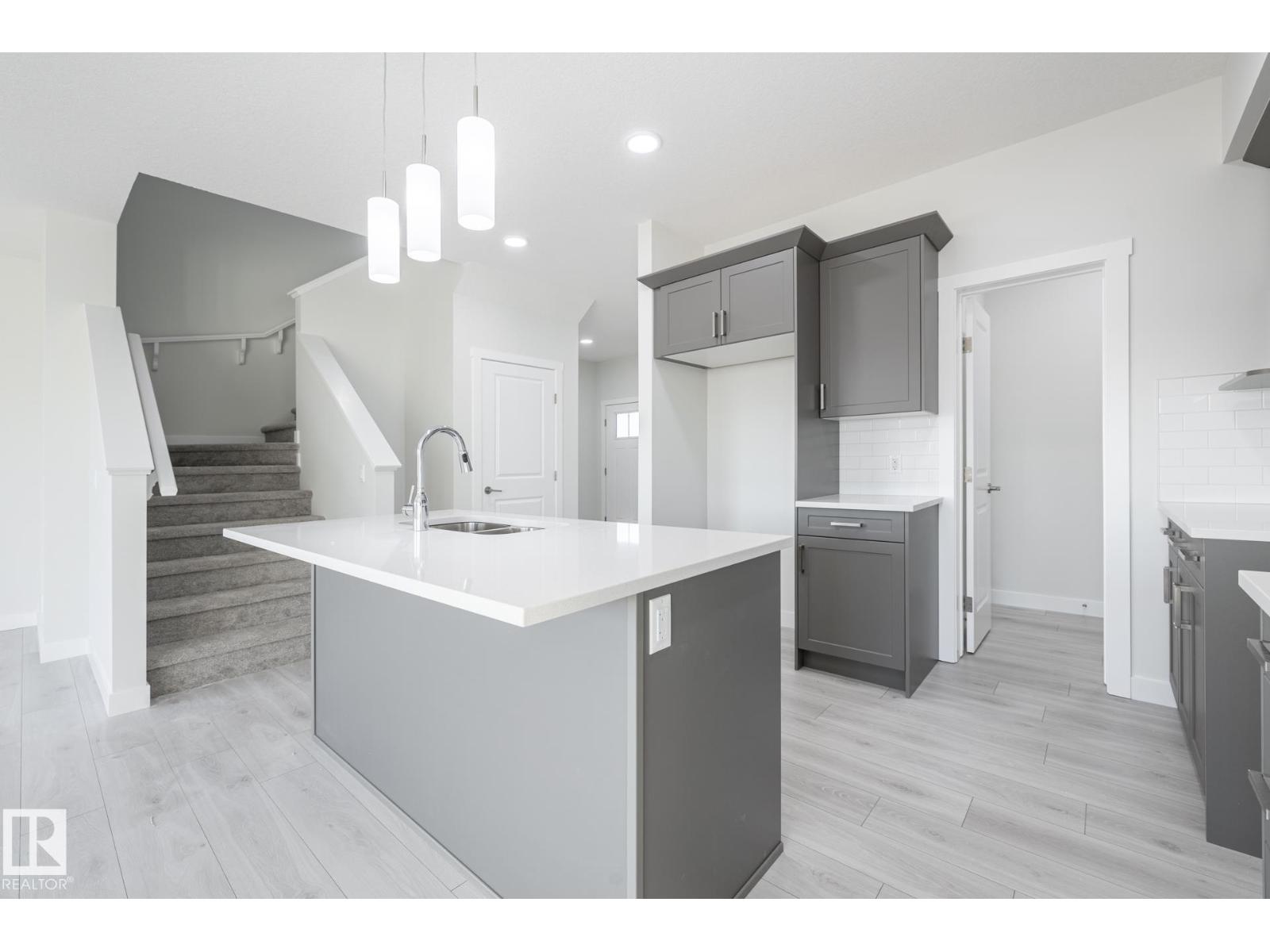 2643 5 Av Sw, Edmonton, Alberta  T6X 3H9 - Photo 11 - E4459224