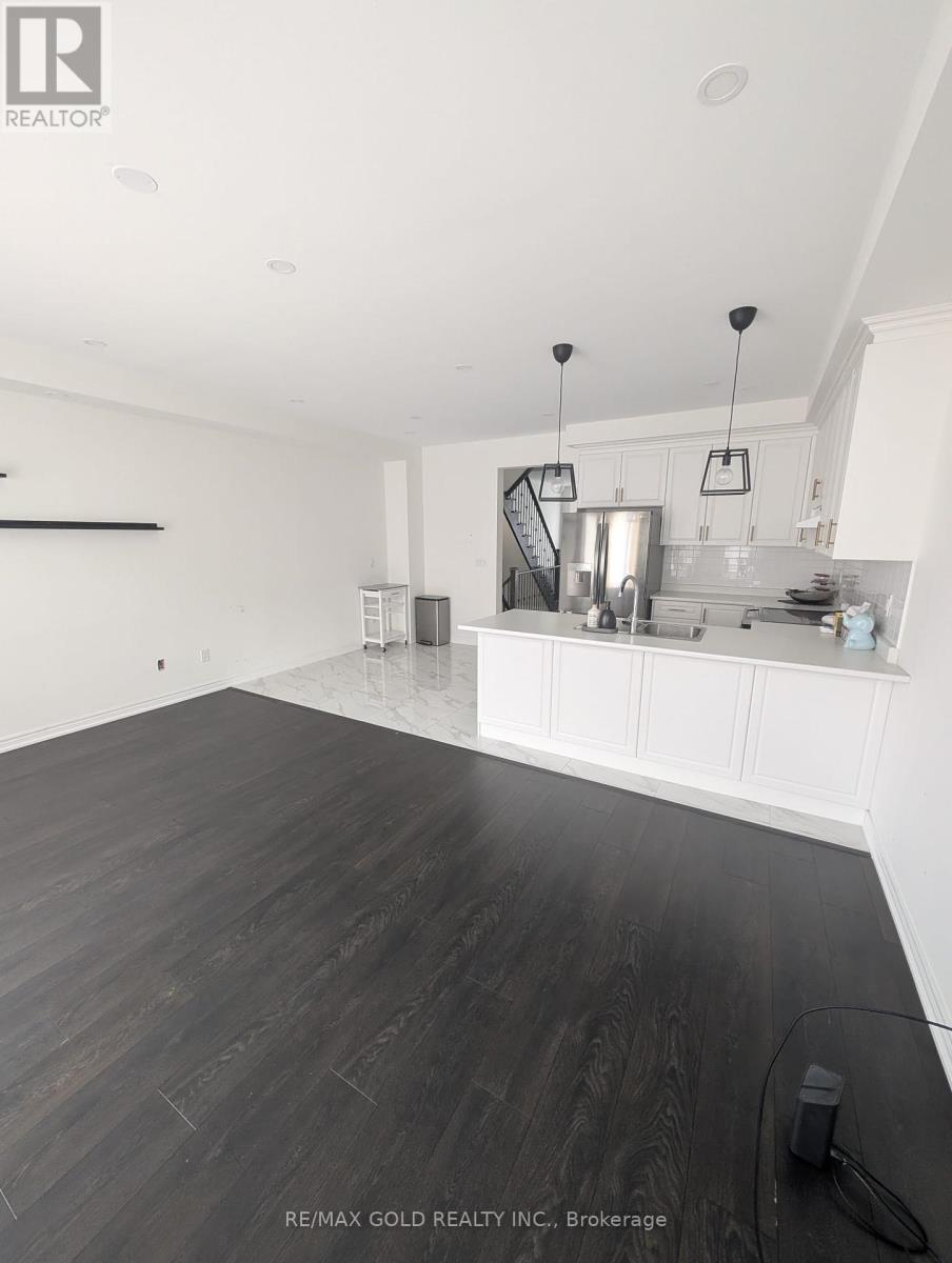 22 Faye Street, Brampton, Ontario  L6P 4M9 - Photo 10 - W12424108