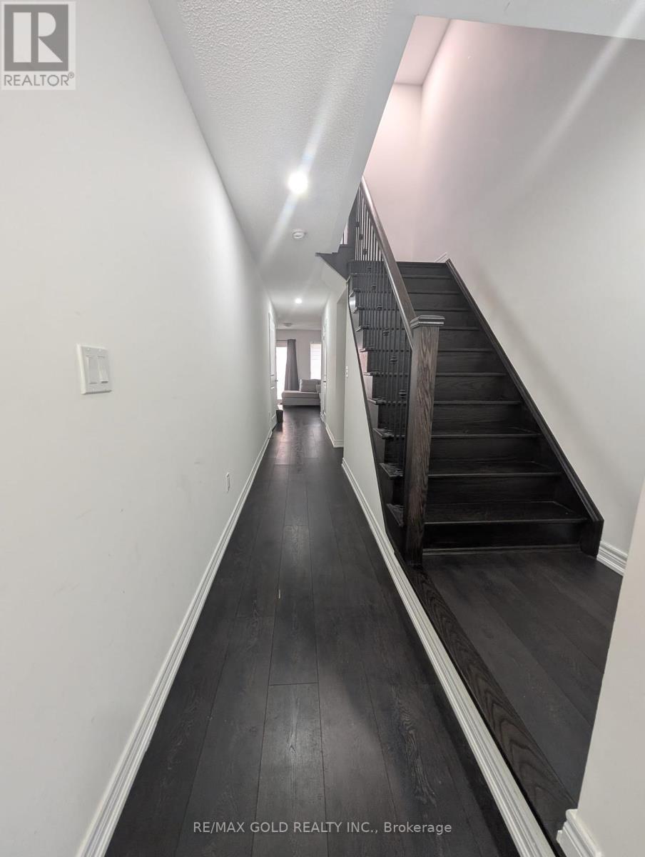 22 Faye Street, Brampton, Ontario  L6P 4M9 - Photo 2 - W12424108
