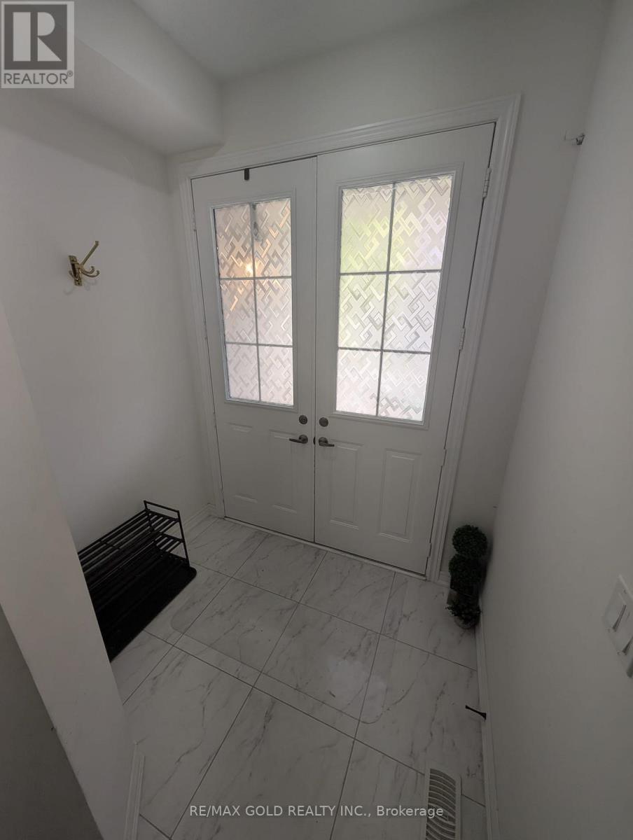 22 Faye Street, Brampton, Ontario  L6P 4M9 - Photo 3 - W12424108