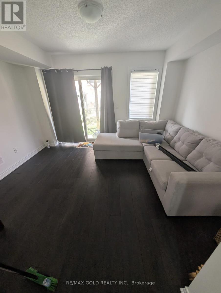22 Faye Street, Brampton, Ontario  L6P 4M9 - Photo 4 - W12424108