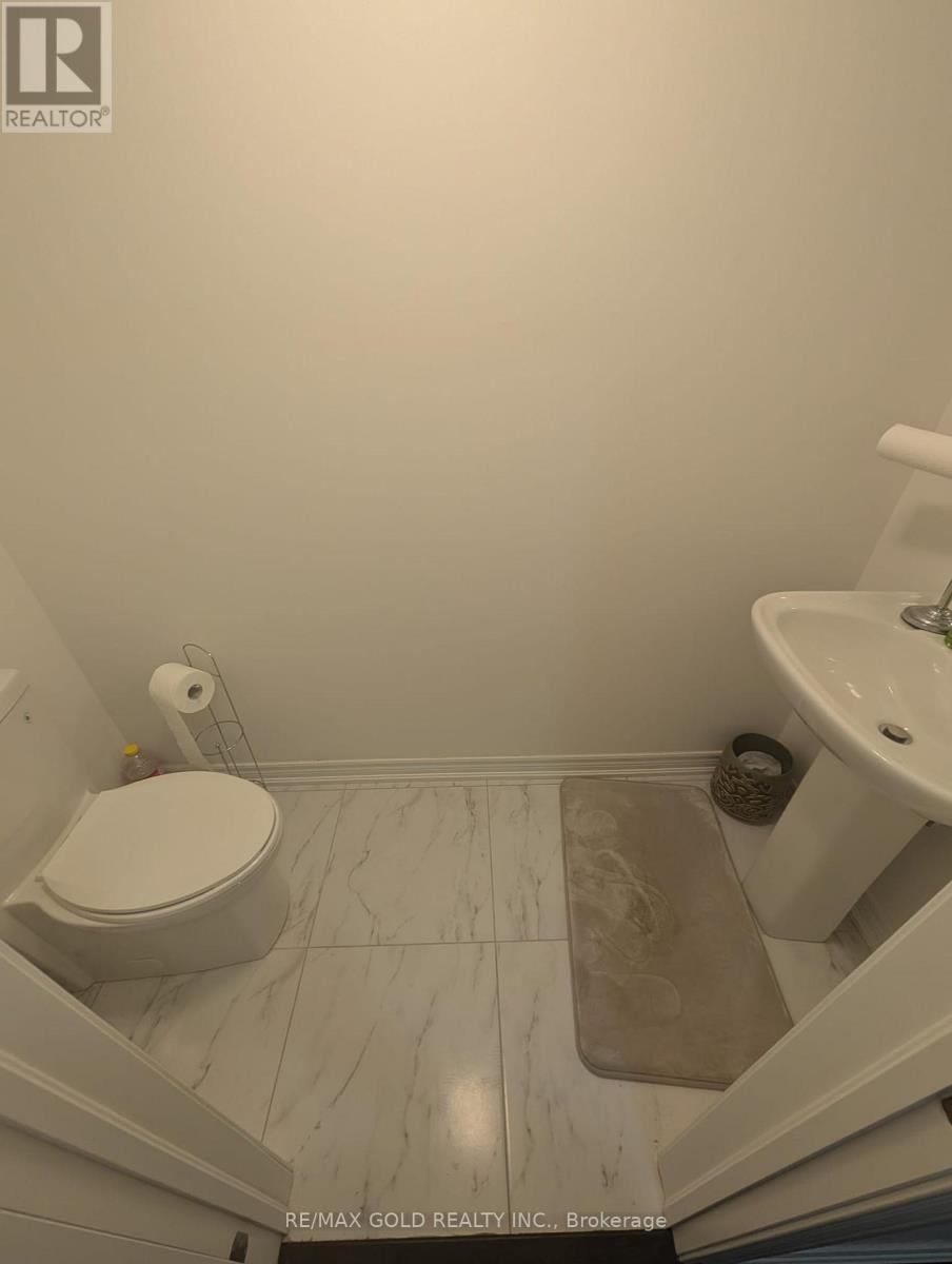 22 Faye Street, Brampton, Ontario  L6P 4M9 - Photo 6 - W12424108