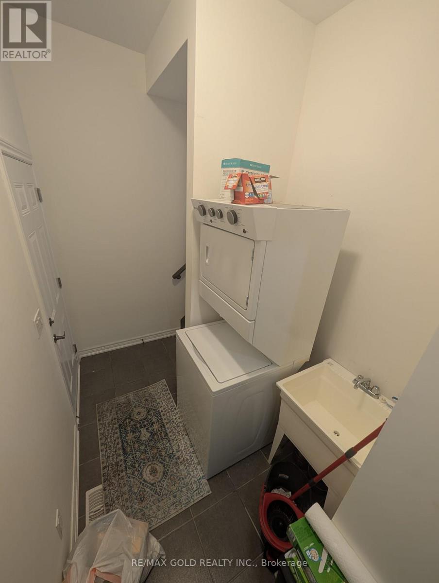 22 Faye Street, Brampton, Ontario  L6P 4M9 - Photo 7 - W12424108