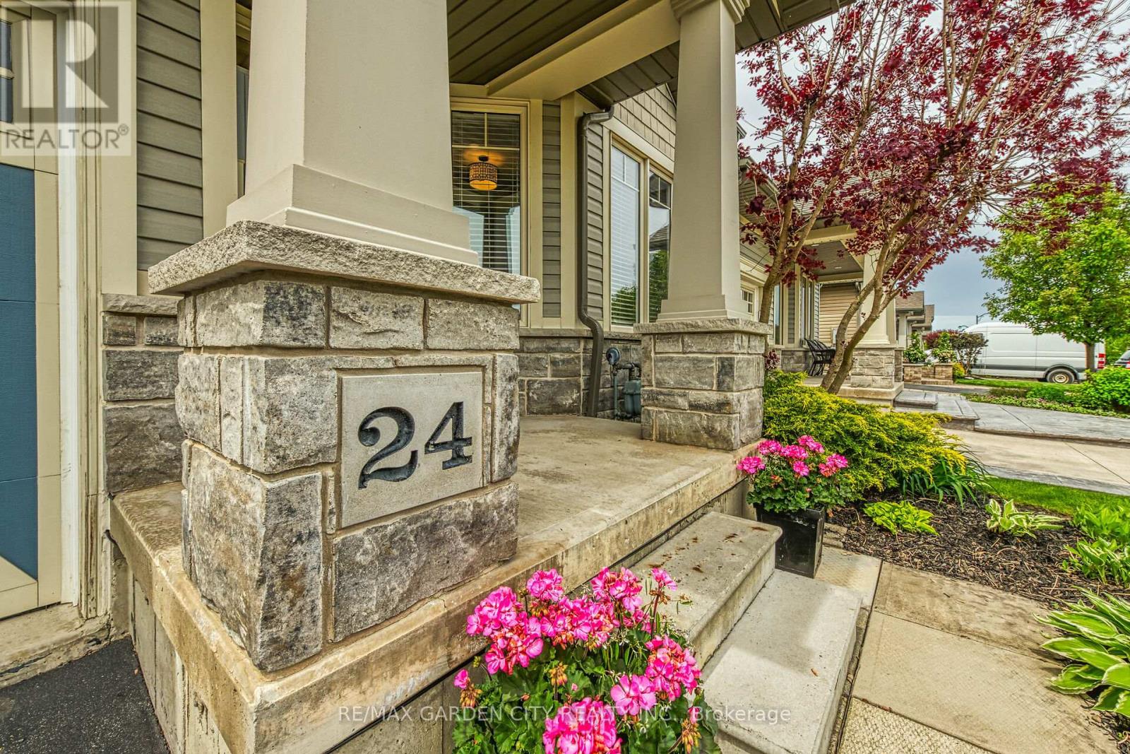 24 Manorwood Drive, West Lincoln, Ontario  L0R 2A0 - Photo 3 - X12424079