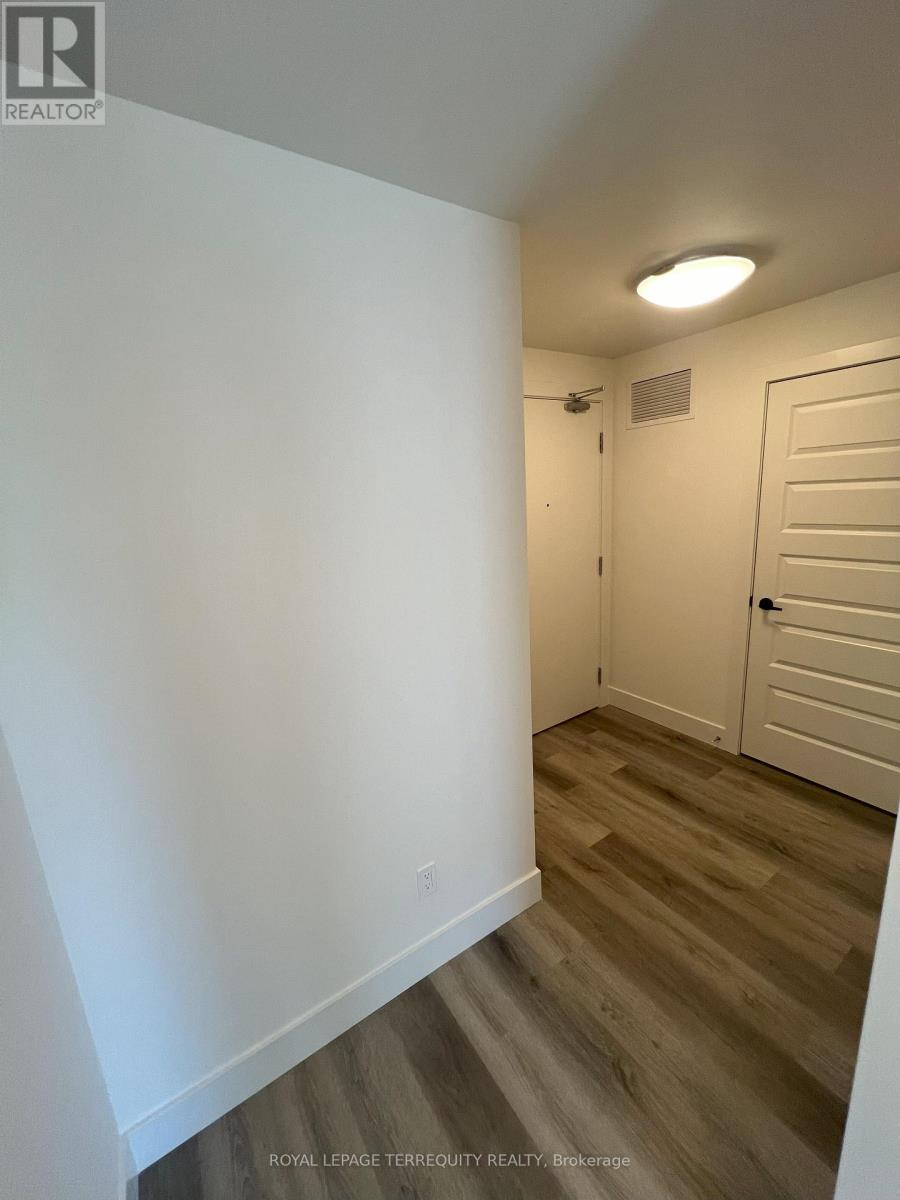 416 - 107 Roger Street, Waterloo, Ontario  N2J 0G3 - Photo 5 - X12424086