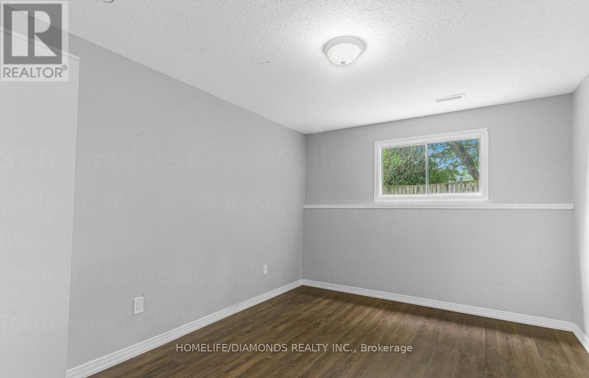 37 Briarsdale Crescent, Welland, Ontario  L3C 6S8 - Photo 9 - X12413191